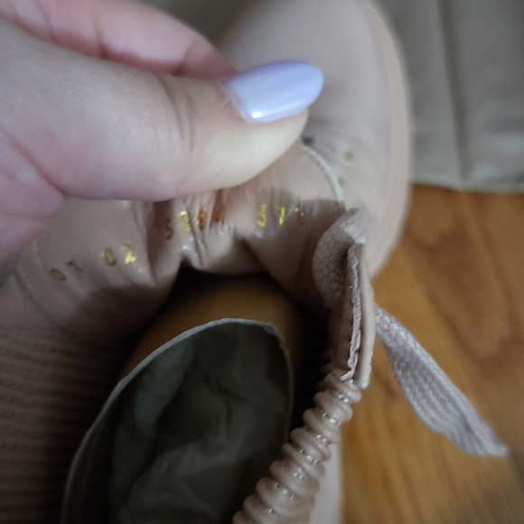 Gianvito Rossi Cream Lace-Up Boots with Rugged Sole - Picture 9 of 13